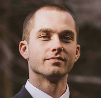 Thomas Whitfield, analist de tranzacționare și specialist în piața crypto, portret